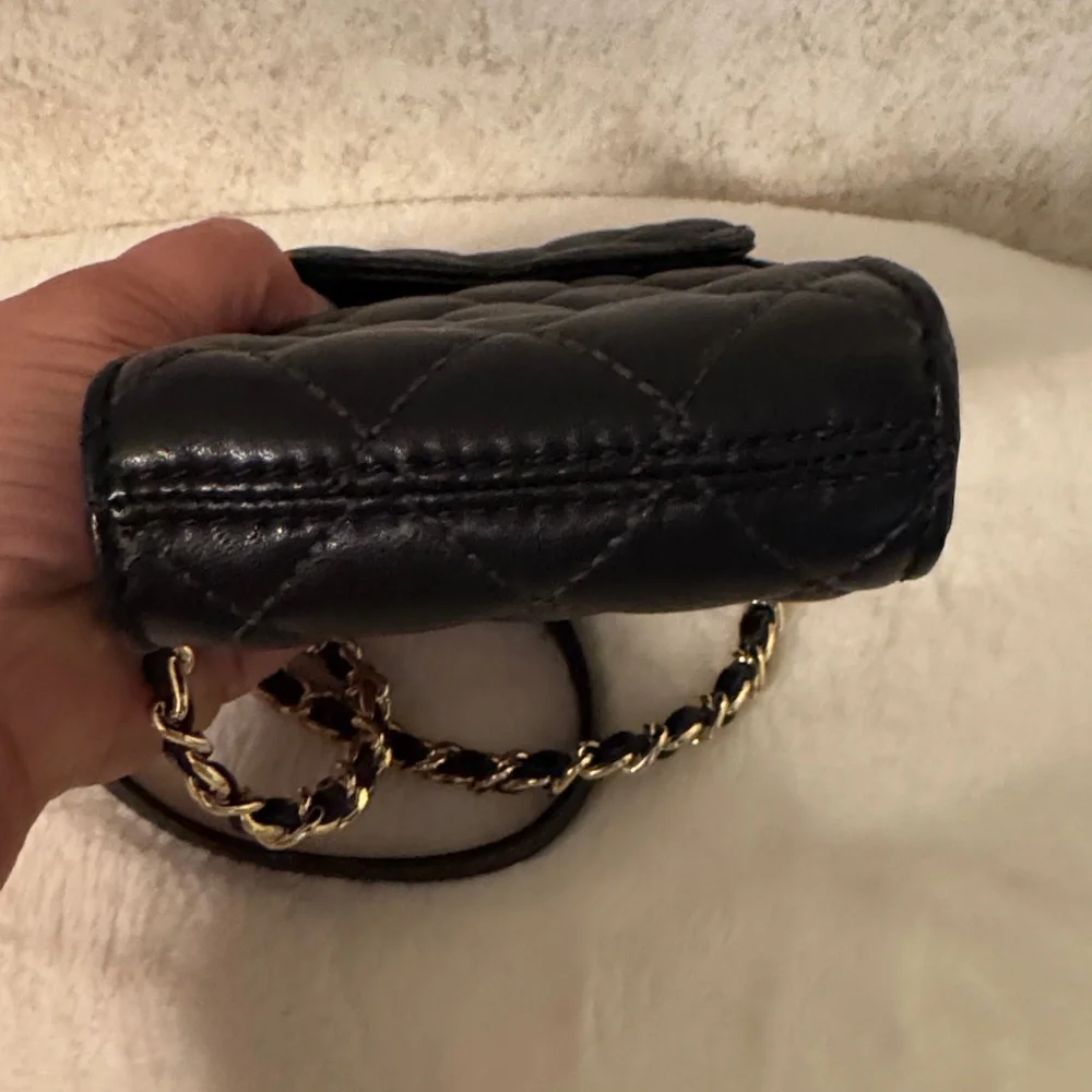 Micheal Kors Chic Black Quilted Crossbody Bag with Chain Strap - Picture 7 of 7